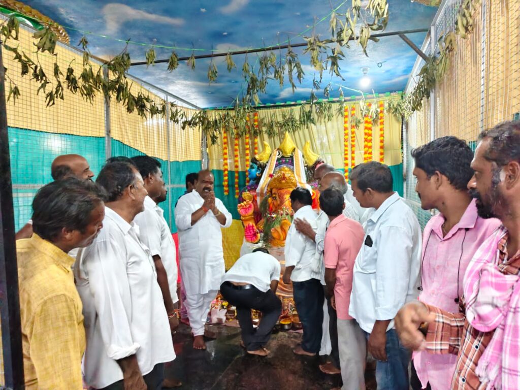 ప్రజలంతా సుఖసంతోషాలతో ఉండాలి