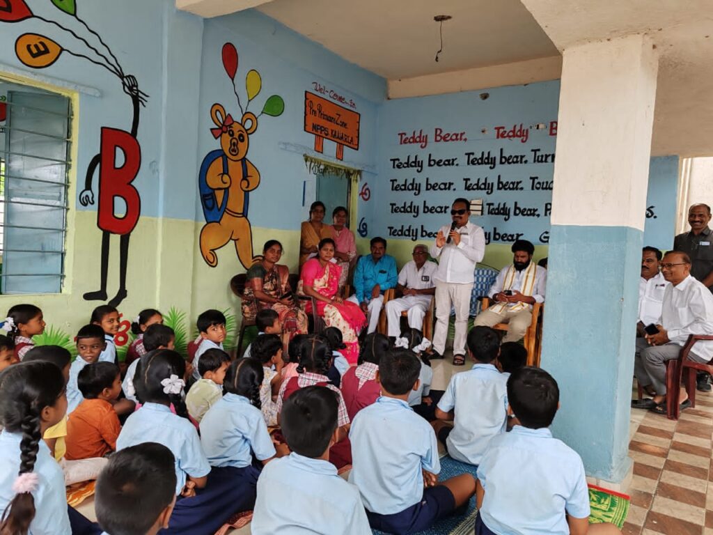 విద్యార్థులు ఉన్నత లక్ష్యాలతో ముందుకు సాగాలి: ఎంపీ గోడం నగేష్