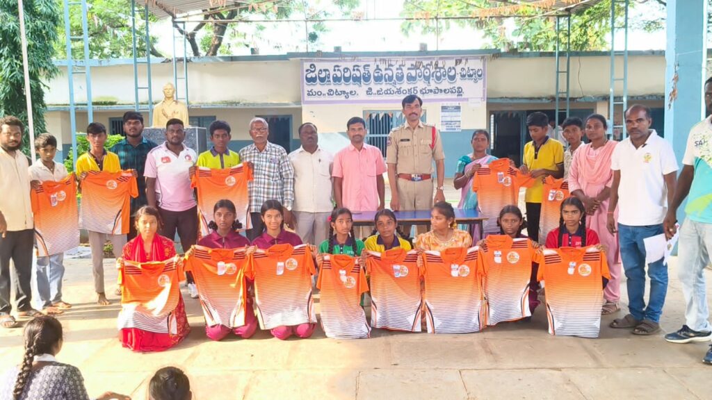 జిల్లా స్థాయి వాలీబాల్ పోటీలకు ఎంపిక..