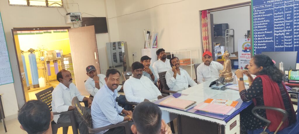 మొగుళ్లపల్లి మండల కేంద్రంలో వింత రాజకీయం..!