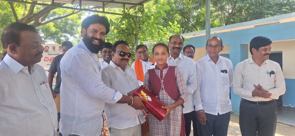 విద్యార్థుల్లో సృజనాత్మకతను ప్రోత్సహించాలి..