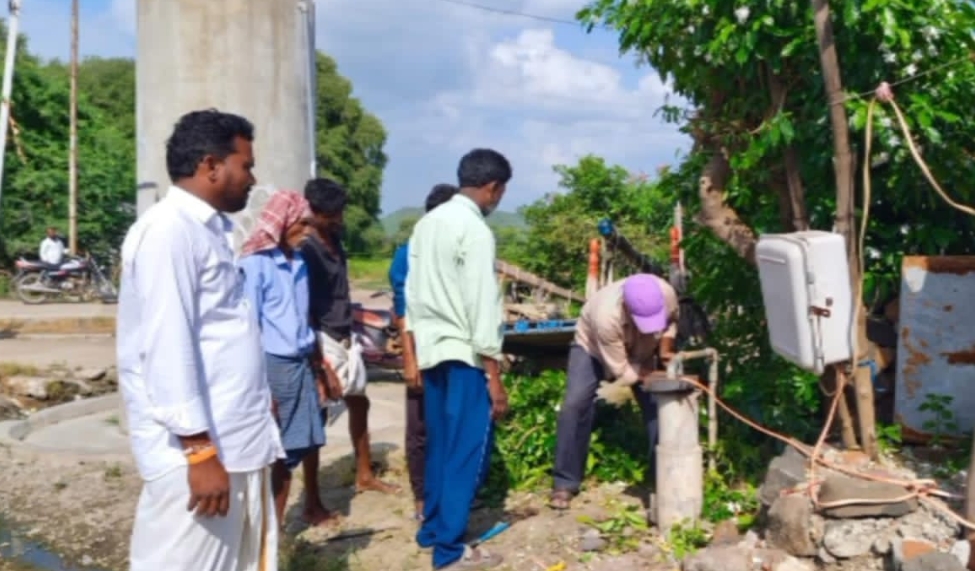 తాగునీటి సమస్య తీర్చిన సర్పంచ్ మోడేపు వెంకన్న..
