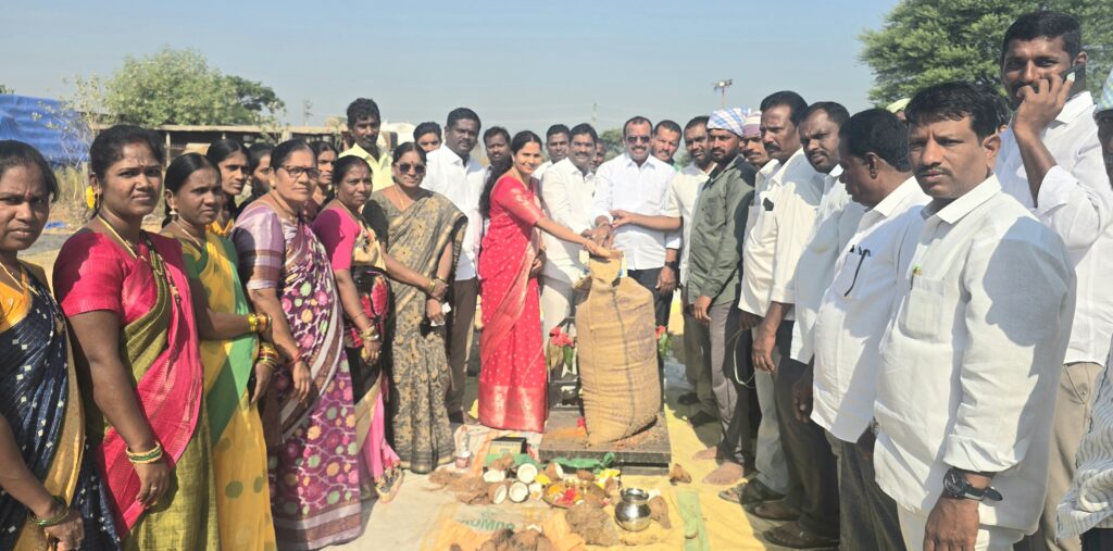 రైతులకు అందుబాటులోకి ధాన్యం కొనుగోలు కేంద్రాలు