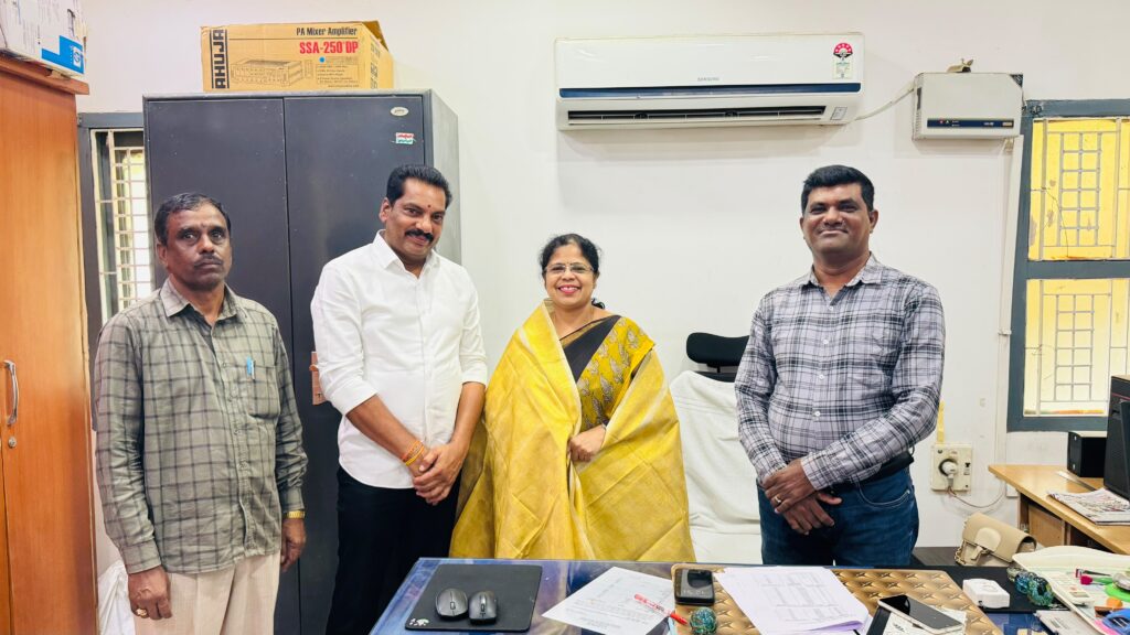 మార్కెట్ కమిటీ ఆఫీస్ ను సందర్శించిన ఆర్‌డీడీ