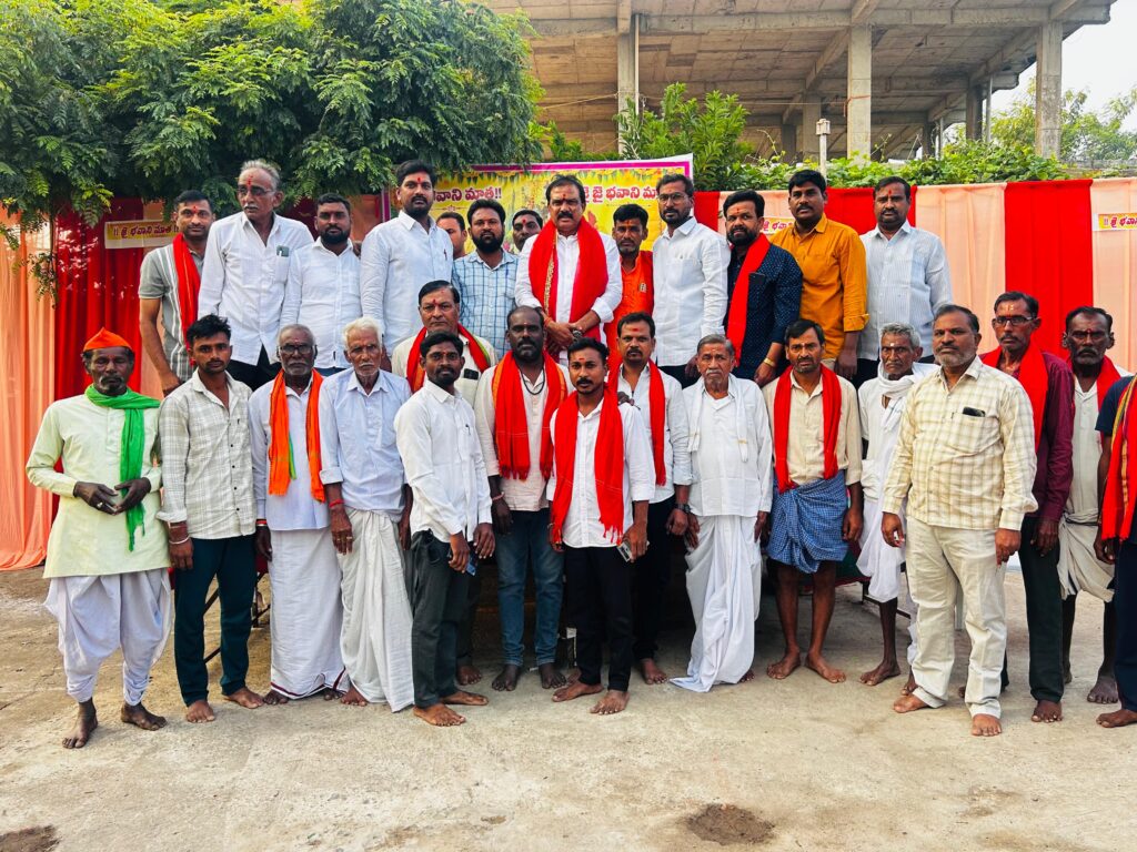 కాలికామాతకు ప్రత్యేక పూజలు చేసిన ఎమ్మెల్యే