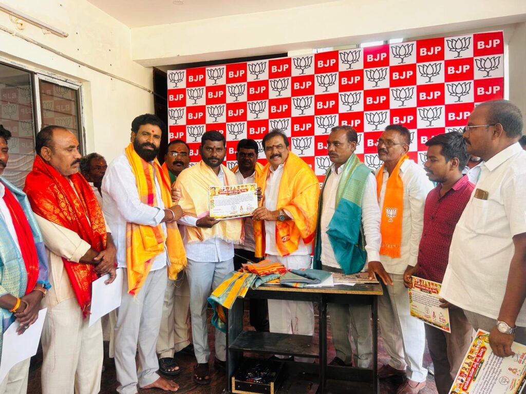బీజేపీలో సామాన్య కార్యకర్తకు ఉన్నత పదవులు.. పార్టీ బలోపేతానికి కృషి చేయాలి: ఎమ్మెల్యే పాయల్ శంకర్