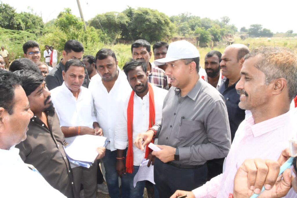 భూసమస్యలకు శాశ్వత పరిష్కారమే లక్ష్యం: కలెక్టర్ రాజర్షి షా