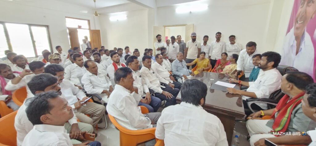 Brs సర్పంచులతో ఎమ్మెల్యే అనిల్ జాదవ్ సమీక్ష..