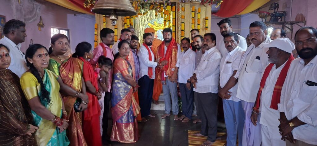 అమ్మవారిని దర్శించుకున్న బోథ్ ఎమ్మెల్యే..