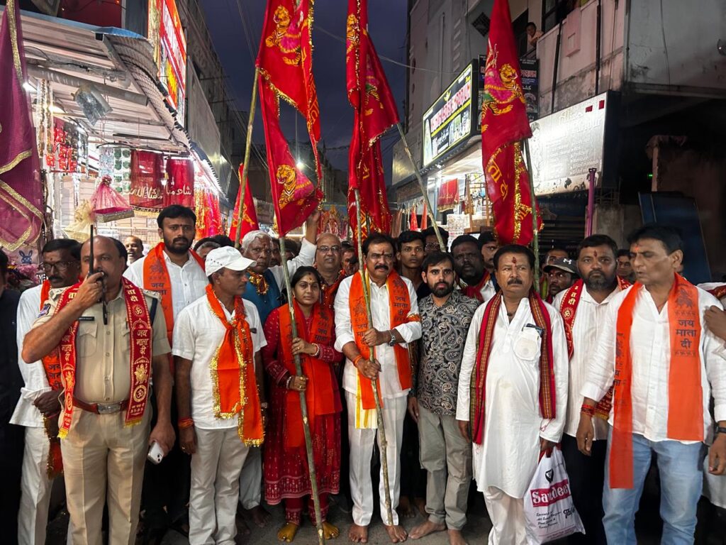 కేలాపూర్ జగదంబ మాత ఆలయానికి భక్తుల పాదయాత్ర