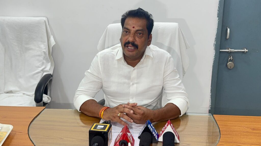 ఈ నెల 22 నుంచి పత్తి కొనుగోళ్లు ప్రారంభం: ఏఎంసీ చైర్మన్ బోరంచు శ్రీకాంత్ రెడ్డి