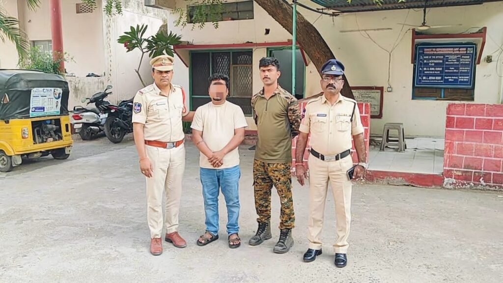 మద్యం మత్తులో పోలీసులతో దురుసు ప్రవర్తన.. వ్యక్తి అరెస్ట్
