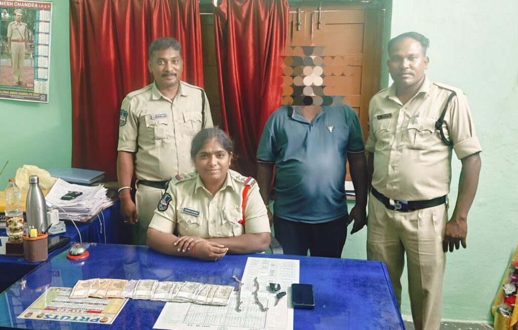 ఇంటి తాళం పగులగొట్టి చోరీ.. నిందితుడి అరెస్ట్