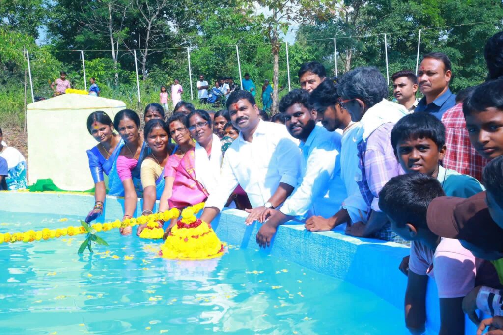 తెలంగాణ ఆడపడుచుల ఆత్మగౌరవానికి ప్రతీక బతుకమ్మ: ఎమ్మెల్యే మేడిపల్లి సత్యం