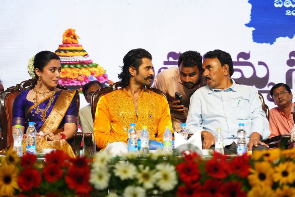 ట్యాంక్‌బండ్‌పై సద్దుల బతుకమ్మ సంబరాలు..