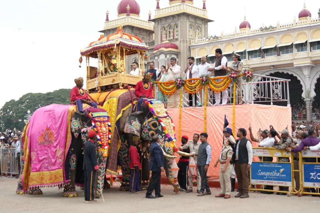 మైసూరు దసరా ఉత్సవాల్లో పాల్గొన్న సీఎం రేవంత్ రెడ్డి
