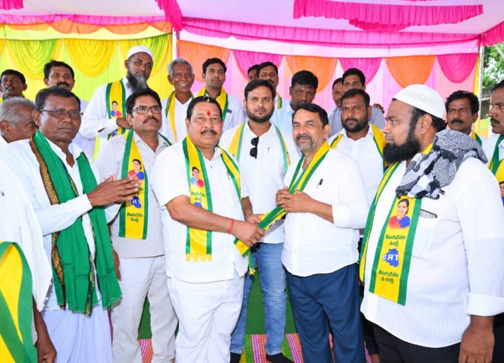 టీఆర్ఎస్ పార్టీలోకి వ్యాపారవేత్త రాజేశ్వర్