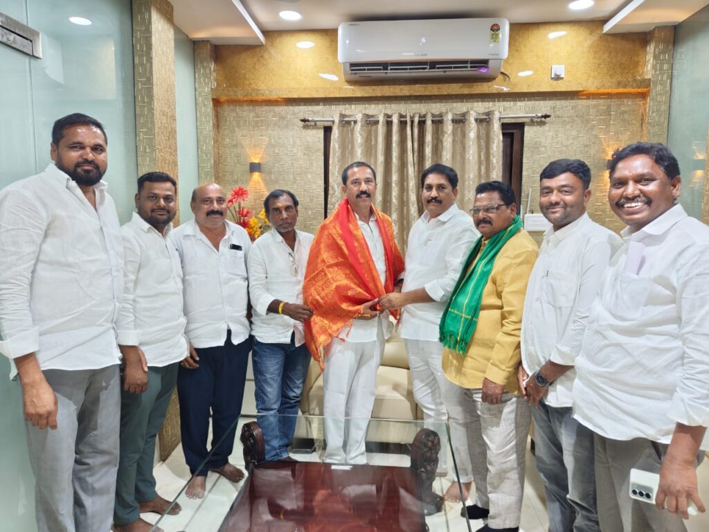 డేరా కృష్ణారెడ్డికి ఘన సన్మానం..
