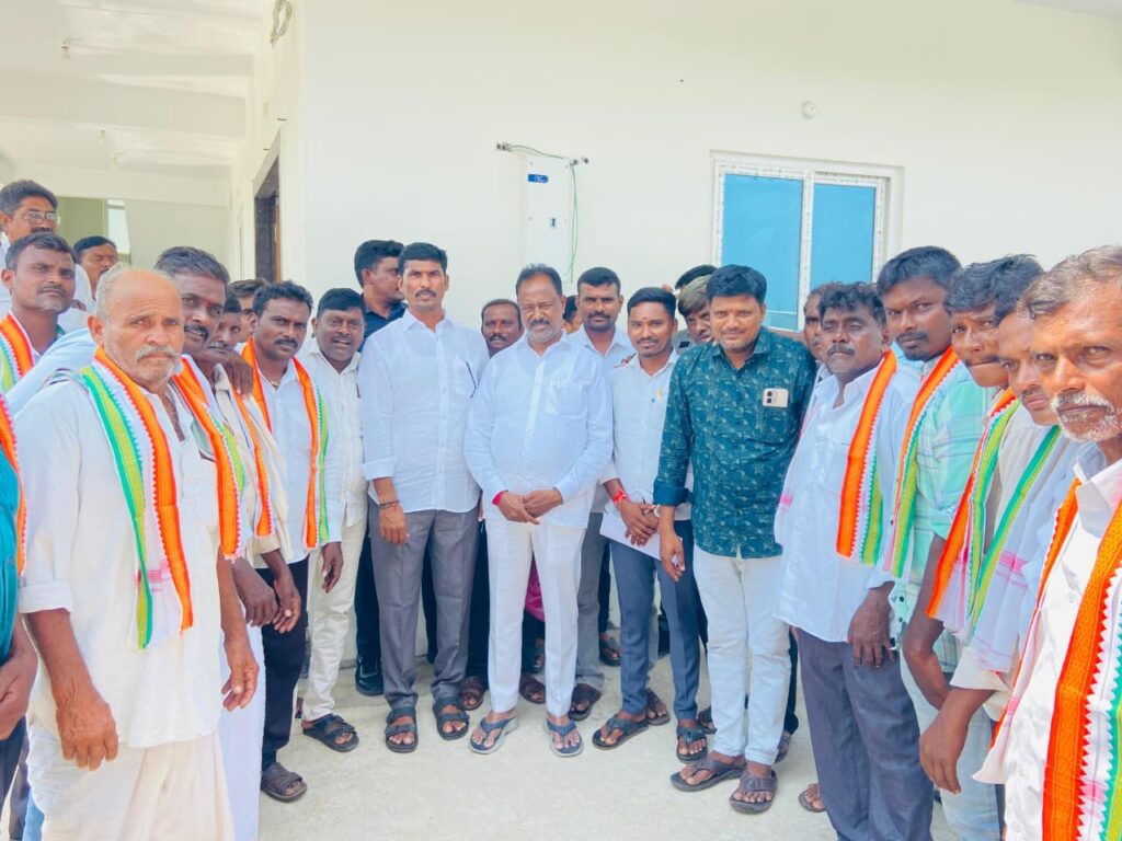 కాంగ్రెస్ పార్టీలోకి భారీగా చేరికలు..