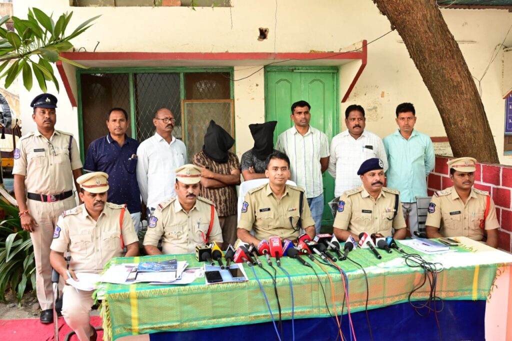 రూ. 10 కోట్ల మోసం.. ఇద్దరు అరెస్ట్