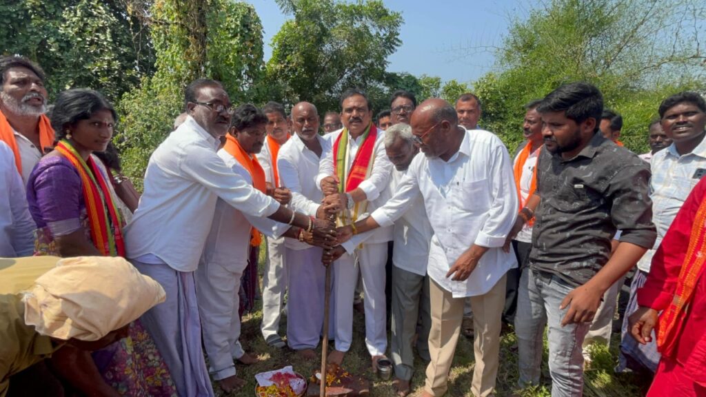 పంచాయతీ భవన నిర్మాణానికి భూమిపూజ..
