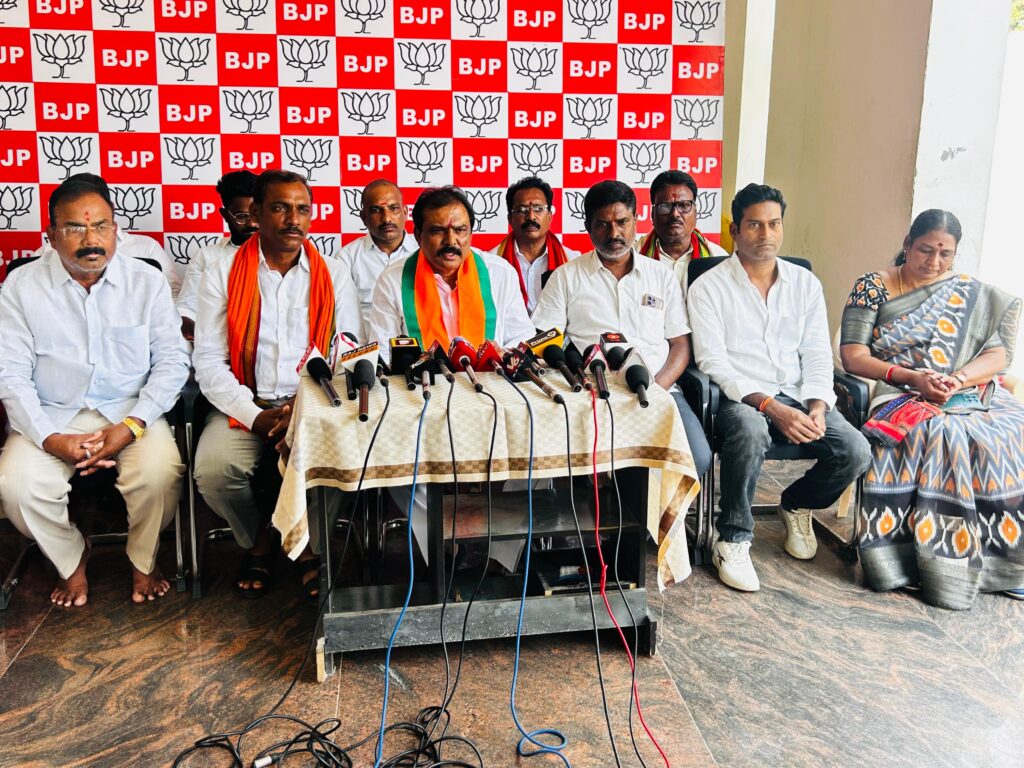 ఎస్ఐఆర్‌పై విమర్శలు మాని.. ప్రజా సమస్యల పరిష్కారంపై దృష్టి పెట్టాలి: ఎమ్మెల్యే పాయల్ శంకర్