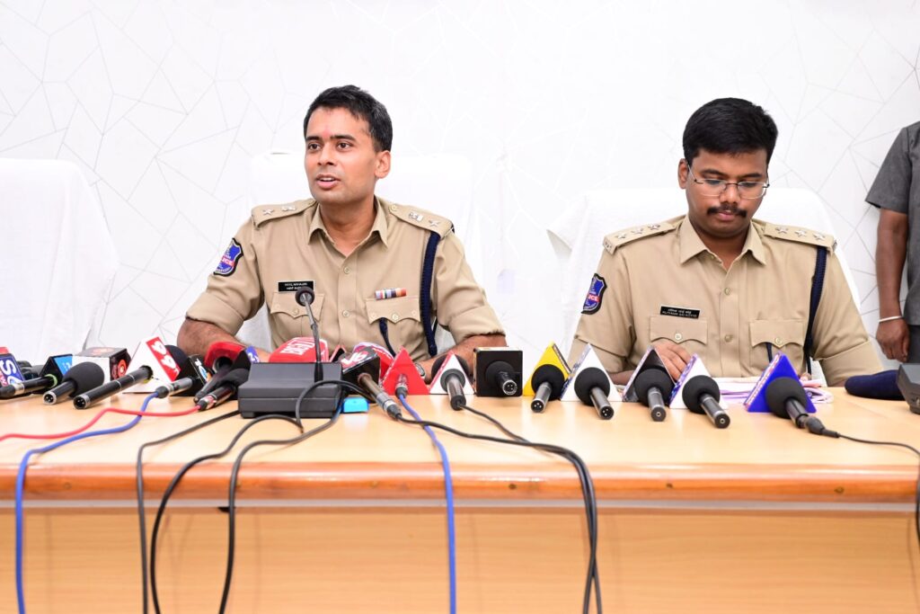 పోలీసులపై దాడి కేసులో 20 మంది అరెస్ట్