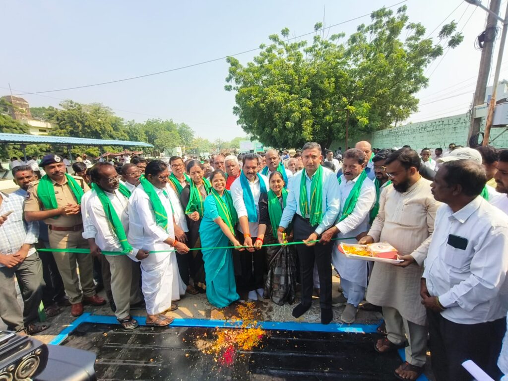 పత్తి కొనుగోళ్లు ప్రారంభం.. క్వింటాలుకు రూ.9,260 పలికిన ధర!