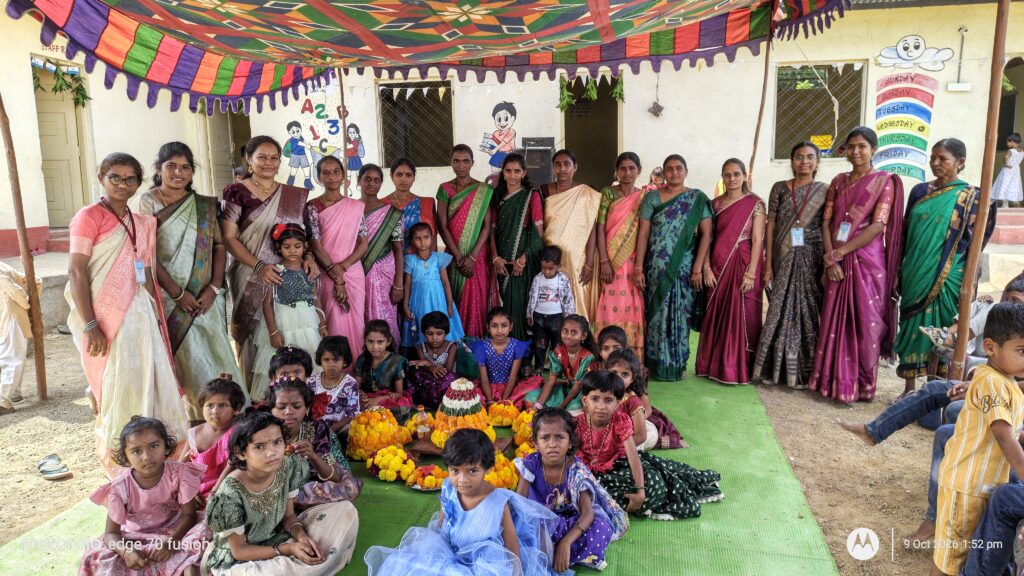 శ్రీ విహాన్ పబ్లిక్ స్కూల్‌లో ఘనంగా బతుకమ్మ వేడుకలు